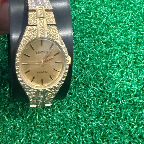 Sekonda Gold Quartz Vintage Watch - Picture 1 of 9